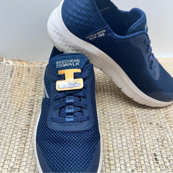 SKECHERS Go Walk Slip-Ins Navy Sneakers Size 6.5 - Picture 1 of 13
